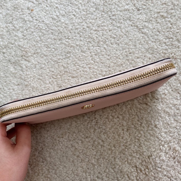 Tory Burch wristlet wallet - Picture 5 of 7